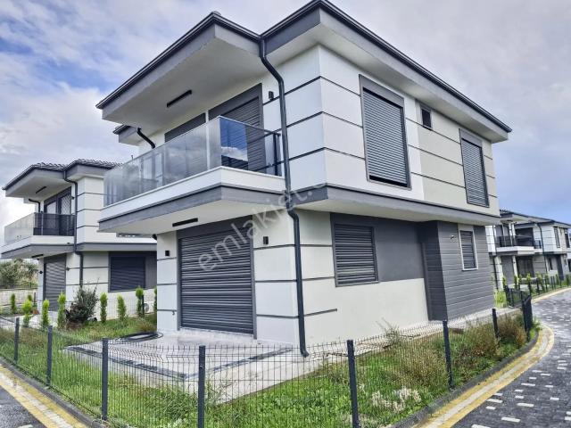 Gömeç Sahilde Site İçerisinde Lüx 3+1 Villamız Satılıktır