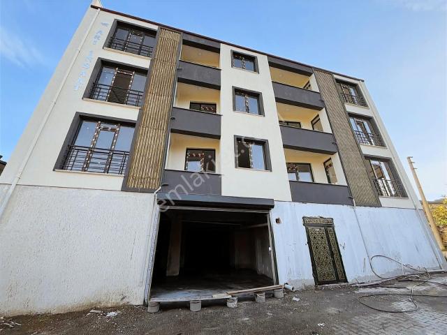 Gömeç'te Merkezi Konumda Satılık Geniş Balkonlu Asansörlü Daire