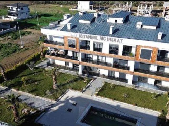 Gömeç Yaya Mahallesinde Havuzlu Sitede 1+1 Daire