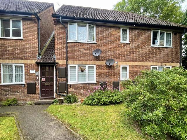 Gomm Road, High Wycombe HP13, 2 bed flat to rent, £1,250 pcm | PrimeLocation