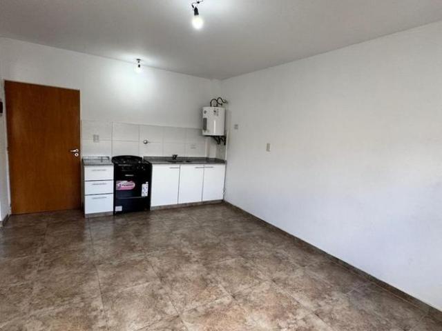 Departamento 2 amb. en primer piso en alquiler