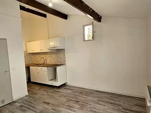 Gonfaron 83590 Location appartement 1 pièce t1 au dernier étage