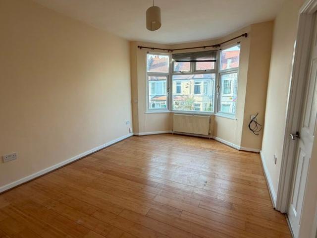 Good condition 1 bedroom flat in desirable Tooting