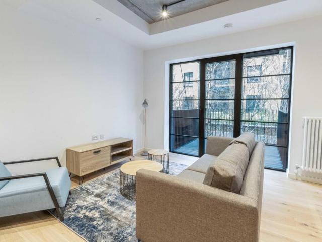 Good Luck Hope, E14 1 bed flat to rent £2,300 pcm £531 pw