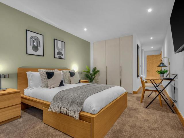 Good Pizza, 13 White Church Lane, London, E1 7QR, United Kingdom | Studio apartment for rent #135549891 | Rentberry