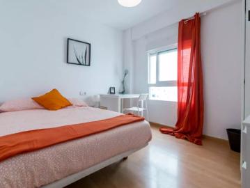 Good room with window view interior patio in 3 bedroom apartment, Jesus