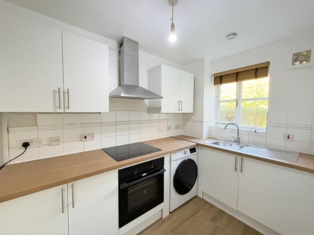 Good size 1 bed flat in NW2