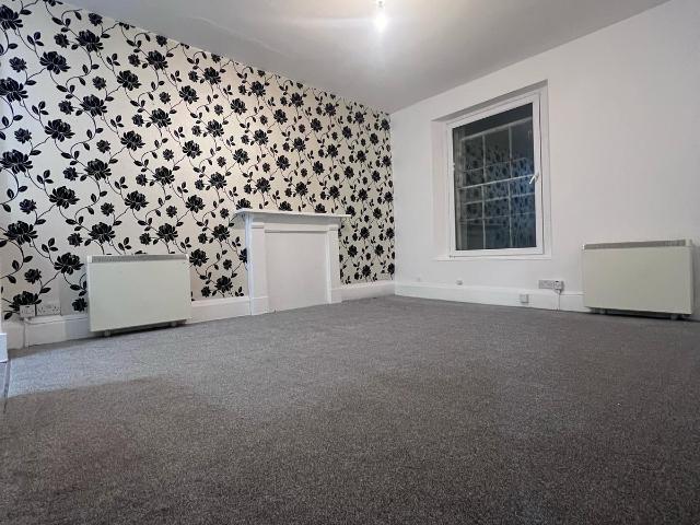 Good size 2 bed flat in a central position