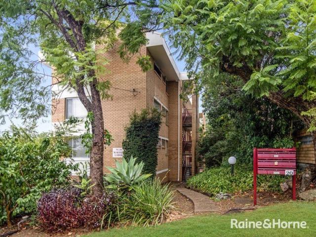 Good Size Modern Unit, Great Location