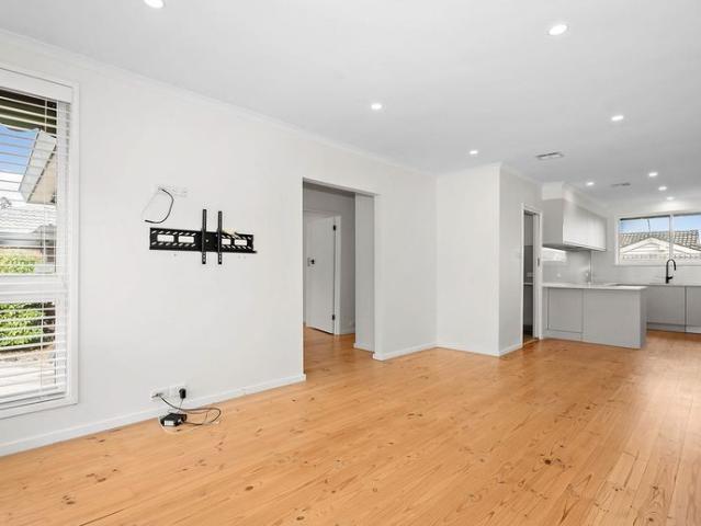 Good Size Unit In Glen Iris