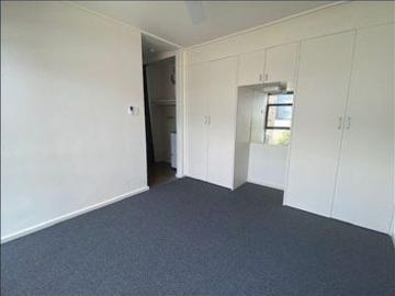 Good sized one bedroom unit in a fantastic location