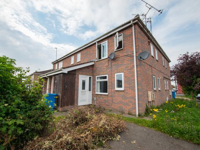 Good sized ground floor studio flat now available in East Hull