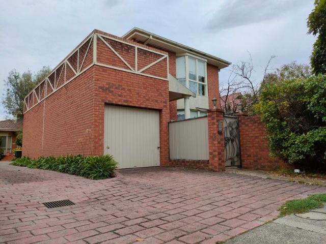 Good Sized Townhouse in convenient Location Furnished
