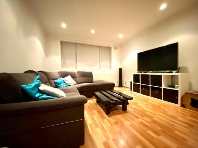 Goodge Street, Fitzrovia, London 4 bed flat to rent £5,200 pcm £1,200 pw