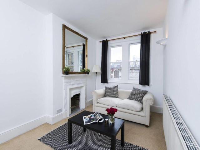 Goodge Street, London W1T, 1 bed flat to rent, £2,000 pcm | PrimeLocation