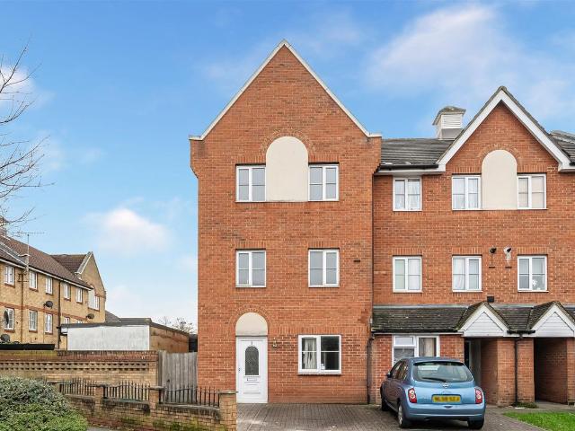 Goodey Road, Barking IG11, 4 bed property to rent, £2,800 pcm | PrimeLocation