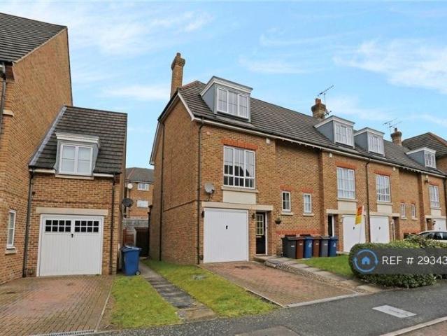 Goodhall Close, Stanmore, HA7 3 bed semi detached house to rent £2,950 pcm £681 pw