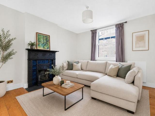 Goodhall Street, London 3 bed end of terrace house to rent £2,800 pcm £646 pw