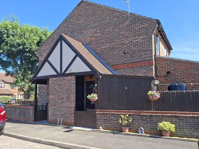 Gooding Close, New Malden KT3, 1 bed terraced house to rent, £1,450 pcm | PrimeLocation