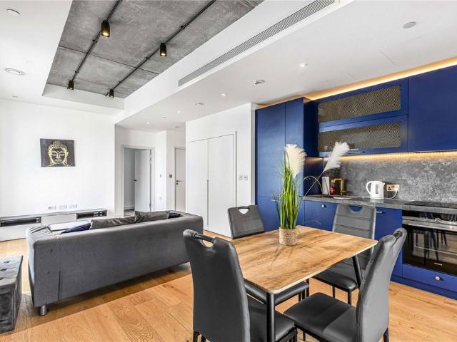 Goodluck Hope Walk, London E14 1 bed flat to rent £2,500 pcm £577 pw