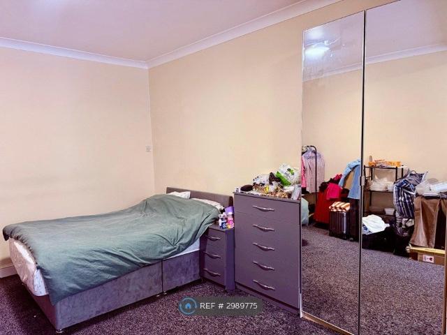 Goodmayes Avenue, Ilford IG3, Studio to rent, £1,350 pcm | PrimeLocation