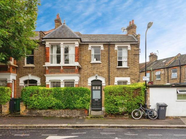 Goodman Road, E10 3 bed terraced house to rent £2,300 pcm £531 pw
