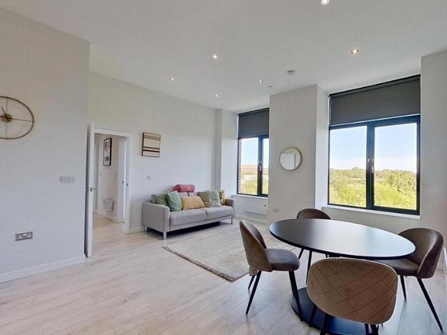 Goodman Street 2 bed flat to rent £1,195 pcm £276 pw