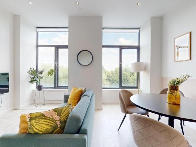 Goodman Street 2 bed flat to rent £1,220 pcm £282 pw