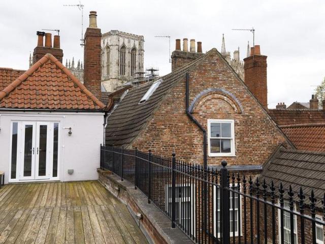 Goodramgate, York, North Yorkshire, YO1 3 bed maisonette to rent £1,600 pcm £369 pw