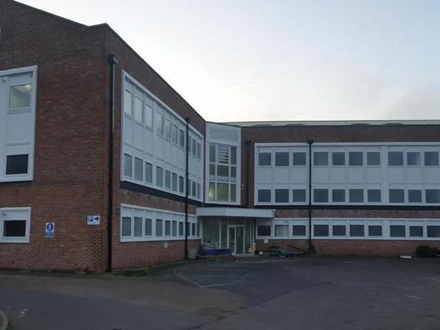 Goodrich Mews, Dudley, DY3 3 bed apartment to rent £950 pcm £219 pw