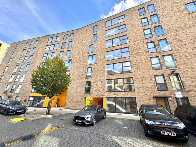 Goodwood Apartments, Parade Gardens, E4 2 bed apartment to rent £2,170 pcm £501 pw