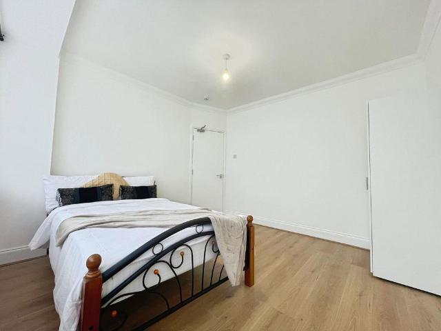 Goodwood Avenue, Enfield EN3 1 bed in a house share to rent £975 pcm £225 pw