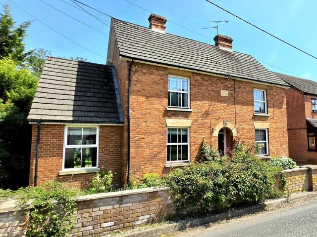 Goodworth Clatford SP11 3 bed detached house to rent £1,995 pcm £460 pw
