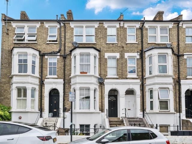 Goodwin Road London W12 1 bed flat to rent £1,650 pcm £381 pw