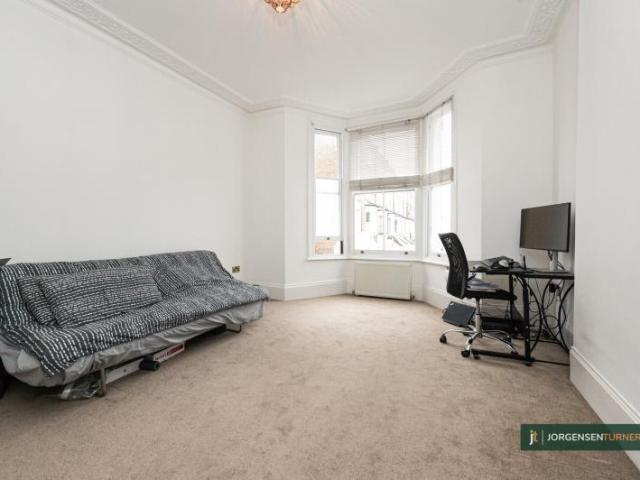 Goodwin Road, Shepherds Bush, W12 1 bed flat to rent £1,575 pcm £363 pw