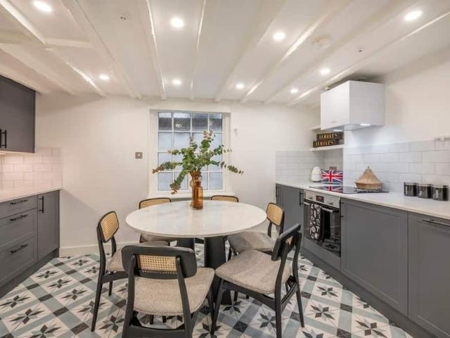 Goodwin's Ct London WC2N 4LL UK | Studio house for rent #149471678 | Rentberry