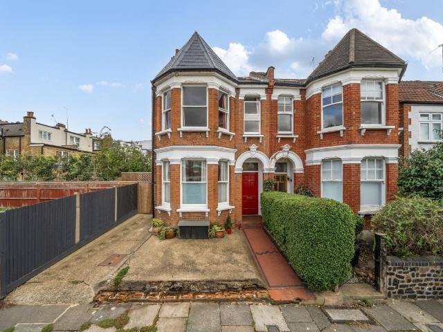 Goodwyns Vale, London N10, 3 bed flat to rent, £3,500 pcm | PrimeLocation