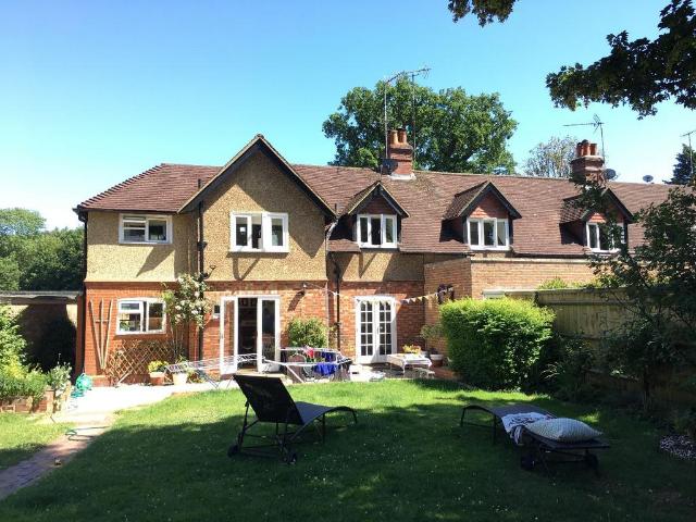 GOOSE GREEN, GOMSHALL 4 bed semi detached house to rent £2,550 pcm £588 pw