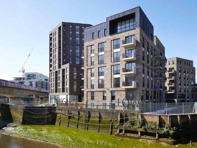 Goby House, Faircharm Dock, Creative. 3 bed apartment to rent £2,850 pcm £658 pw