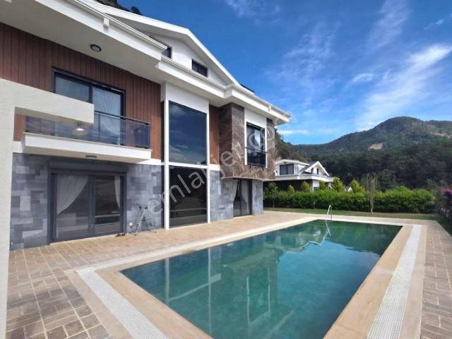Göcek manzaralı, Eşyalı, Yerden Isıtmalı Ve Donanımlı 4+1 Villa