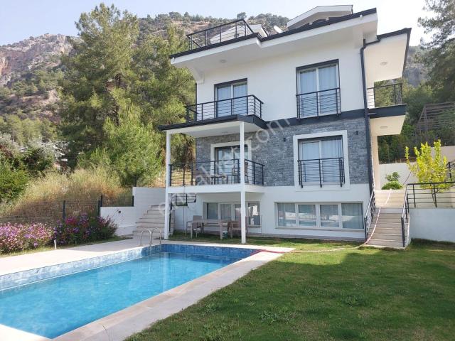 Göcek'te 5+1 Müstakil Havuzlu Tripleks Kiralık Villa