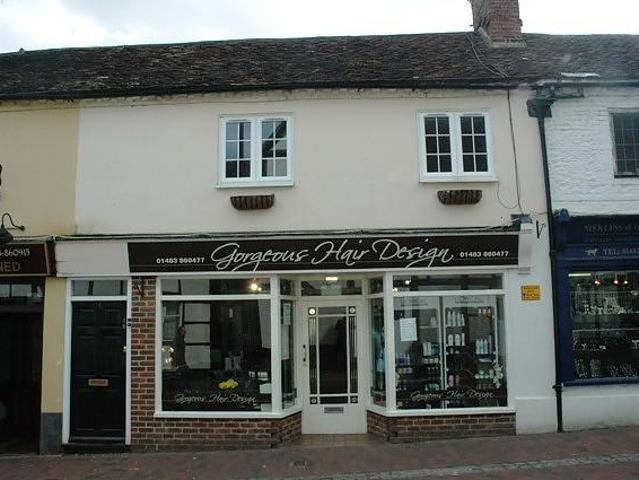 Godalming GU7 1 bed apartment to rent £925 pcm £213 pw