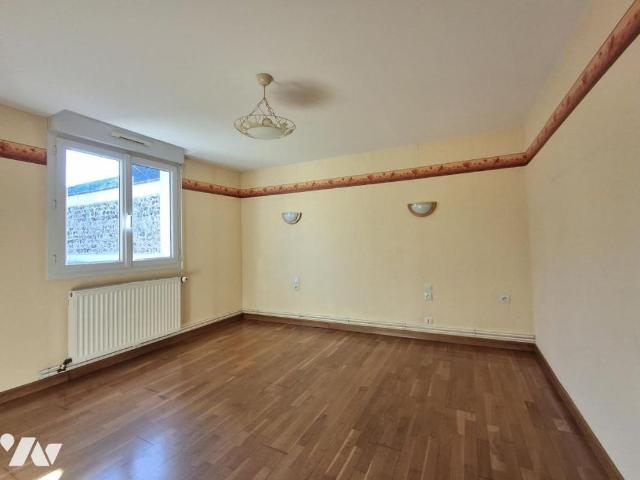 GODERVILLE CENTRE, appartement T2 en RDC avec jardin