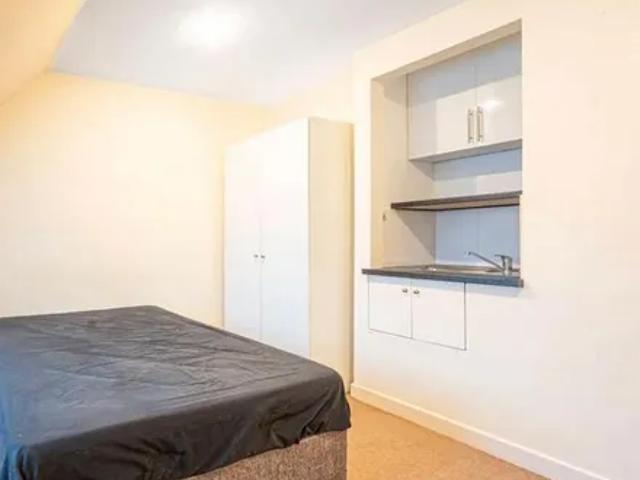 Godfrey & Barr, 20 Falloden Way, London, NW11 6EQ, United Kingdom | Studio apartment for rent #138776335 | Rentberry