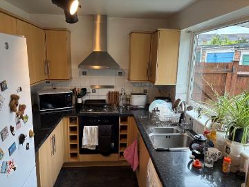 Godfrey Close, Lewes BN7, 2 bed end terrace house to rent, £1,500 pcm | PrimeLocation