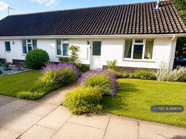 Godfreys Close, Horringer, Bury St. 2 bed bungalow to rent £1,395 pcm £322 pw