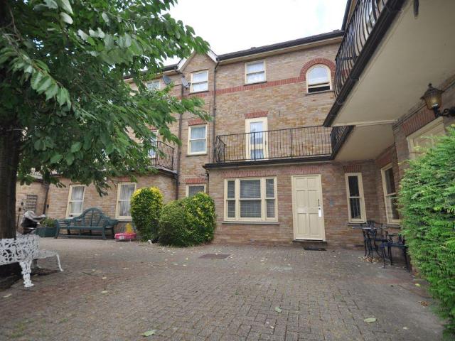 Godfreys Mews, Chelmsford CM2 1 bed apartment to rent £1,050 pcm £242 pw