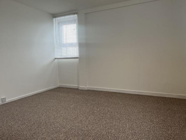 Godman Road, Chadwell St Mary RM16, 3 bed flat to rent, £1,400 pcm | PrimeLocation