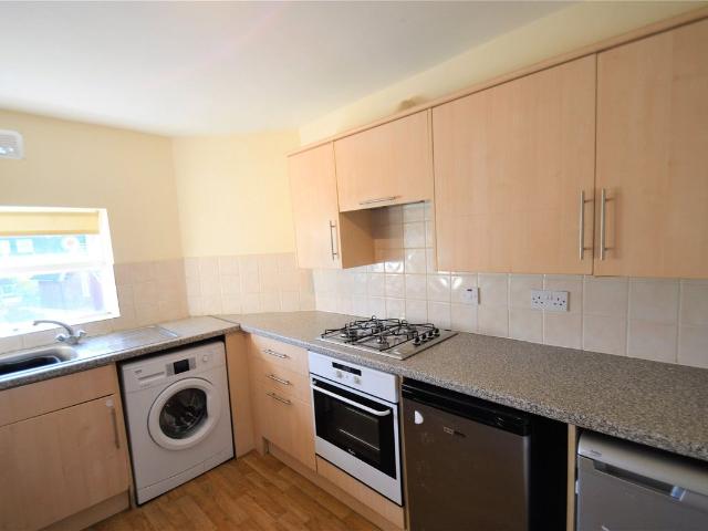 Godstone Road, Kenley CR8, 3 bed flat to rent, £1,700 pcm | PrimeLocation