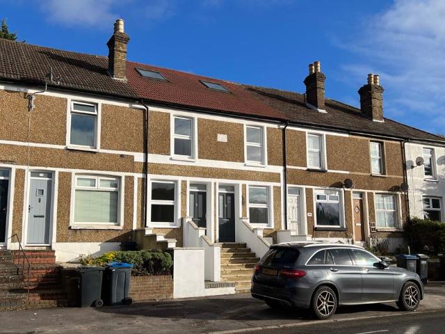 Godstone Road, Kenley CR8, 3 bed terraced house to rent, £2,250 pcm | PrimeLocation